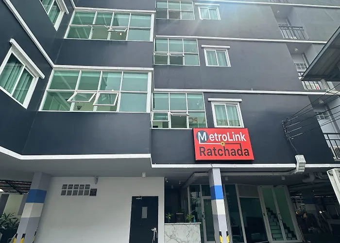 Metro Link Ratchada Hotel 3*